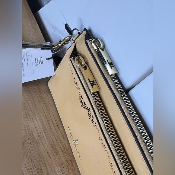 NWT London Fog HANNAH LASER CUT WRISTLET DOUBLE ZIP - Picture 7 of 8